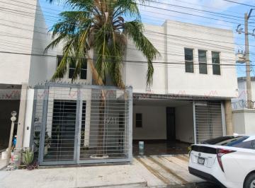 Casa · 380m² · 3 Recámaras · 2 Estacionamientos · Casa en Renta en Ciudad Satélite