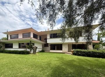 Casa en condominio · 1000m² · 4 Recámaras · 10 Estacionamientos · Casa con Jardin en Club de Golf Haciendas de Leon Venta