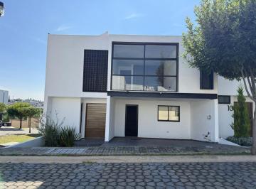 Casa de 3 habitaciones, San Andrés Cholula · Casa en Renta en Parque Aguascalientes, Cascatta | Jardín Amplio
