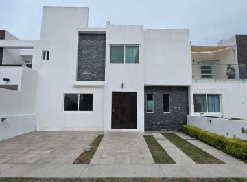 Casa de 3 habitaciones, San Juan del Río · Renta de Casa 3r 2.5b Amplia Sjr Qro en Fracc Privado Campestre San Juan