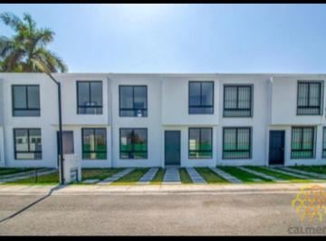 Casa en condominio de 3 habitaciones, Xochitepec · Casa de 110 m² con 3 Recámaras en Renta en Xochitepec, Morelos