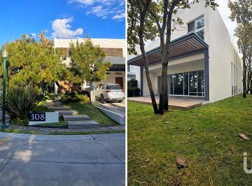 Casa · 375m² · 3 Recámaras · 4 Estacionamientos · Hermosa Casa en Condominio Exclusivo en Venta en El Cielo Country Club Guadalajara