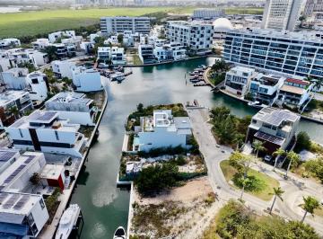 Casa · 565m² · 4 Recámaras · 2 Estacionamientos · En Venta Casa en Laguna 2 en Cancun