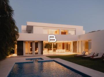 Casa · 550m² · 6 Recámaras · 6 Estacionamientos · Casa en Akumal