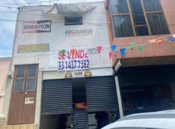 Casa de 3 habitaciones, Guadalajara · Excelente Finca de Dos Locales Grandes y Departamento Arriba