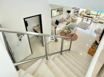 Casa · 230m² · 3 Recámaras · 2 Estacionamientos · Casa en Cancun de 3 Habitaciones con Alberca