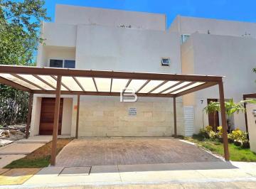Casa · 276m² · 5 Recámaras · 2 Estacionamientos · En Renta Casa en Residencial Via Cumbres Cancun