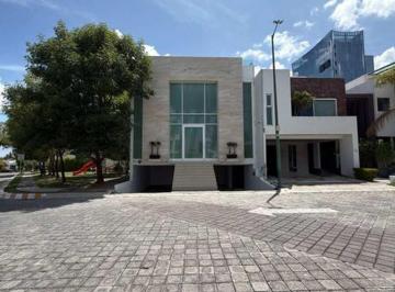 Casa · 307m² · 3 Recámaras · 2 Estacionamientos · Casa en Fraccionamiento La Cima $7,500,000