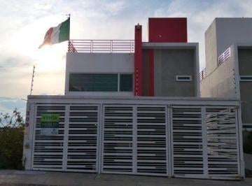 Casa · 279m² · 3 Recámaras · 3 Estacionamientos · Casa en Venta en Cumbres del Lago, Juriquilla