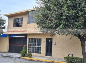 Casa · 280m² · 4 Recámaras · 2 Estacionamientos · Casa en Venta en Residencial El Roble
