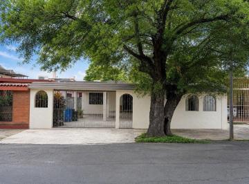 32b1574e0e9e8275551a65f8c3ab5e1af3903f64d57588c74b5a4a291b975b0f · Casa en Venta en Col. Roma en Mty
