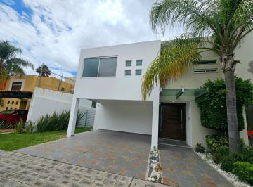 Casa · 240m² · 3 Recámaras · 2 Estacionamientos · Casa en Venta Fracc Quetzalcoatl Recta a Cholula $6,100,000