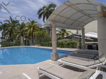 Casa · 100m² · 3 Recámaras · 2 Estacionamientos · Casa en Venta o Renta en Zona Hotelera Cancún | Muelle, Terraza y Seguridad 24/7