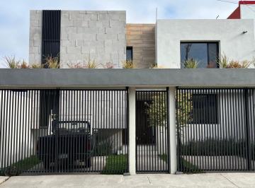 Casa de 4 habitaciones, Querétaro · Casa en Carretas Recién Remodelada