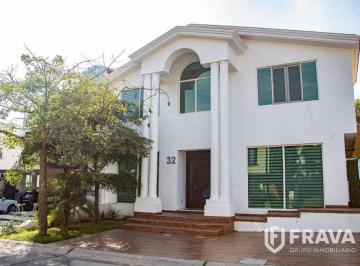 Casa de 3 habitaciones, Zapopan · Casa en Venta en Puerta de Hierro Coto Valencia
