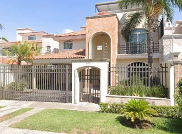 Casa de 5 habitaciones, Zapopan · Casa en Venta en Bugambilias, Zapopan, Jalisco.