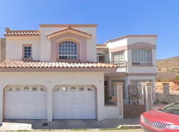 Casa de 6 habitaciones, Ensenada · Casa en Ensenada, Baja California. ¡Súper Precio!
