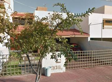 Casa de 4 habitaciones, Zapopan · Casa en Venta en Jardines de Guadalupe, Zapopan, Jalisco.