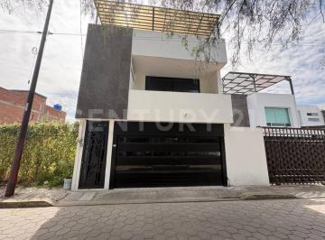 Casa · 245m² · 3 Recámaras · 2 Estacionamientos · Casa en Venta - Pie de Calle - San Pedro Cholula Zona Actipan