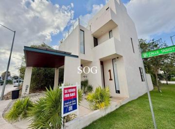 Casa de 3 habitaciones, Benito Juárez · Venta Casa en Arbolada en Esquina Tres Recamaras