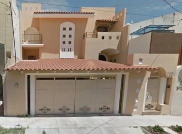 Casa de 5 habitaciones, Colima · Casa en Colima. ¡Súper Precio!