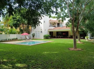 1 · Casa en Vetna en Privada con Club de Golf, Frente Al Parque