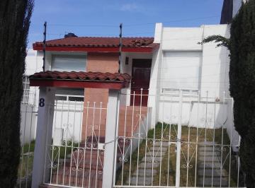 Casa · 97m² · 2 Recámaras · 2 Estacionamientos · Escorpión No. 8, Fracc. Jardines de Satélite, Naucalpan de Juárez, Estado de México, C. P. 53129.