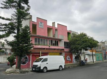Casa · 336m² · 7 Recámaras · 1 Estacionamiento · Excelente Propiedad Mixta con Locales Comerciales