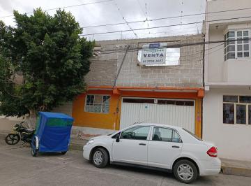 Casa · 213m² · 4 Recámaras · 1 Estacionamiento · Casa de Dos Niveles con Espacios Independientes en Venta