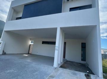 Casa de 4 habitaciones, Monterrey · Casa en Venta en Carretera Nacional