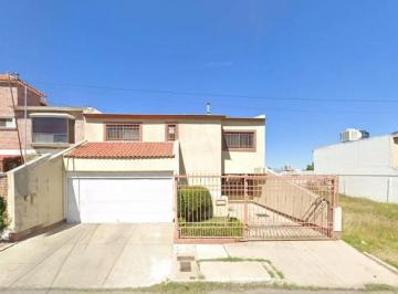 Casa de 5 habitaciones, Chihuahua · Casa en Quintas del Sol, Chihuahua. Excelente Precio!
