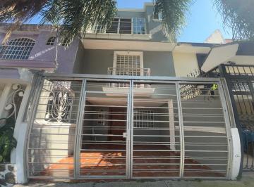 Casa de 5 habitaciones, Guadalajara · Casa 3 Pisos Fracc Autocinema