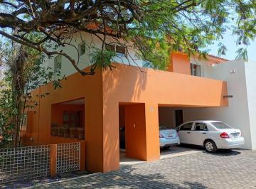 Casa · 584m² · 3 Recámaras · 4 Estacionamientos · Casa Habitación de Dos Niveles en Exclusivo Condominio Privado de Solo 8 Unidades en Cuernavaca, Mor