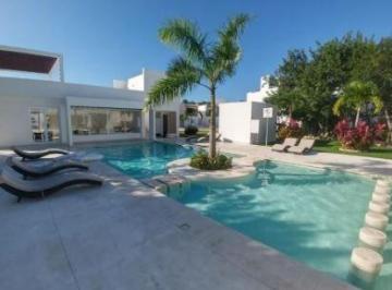 Casa · 169m² · 4 Recámaras · 2 Estacionamientos · House in Puerto Morelos
