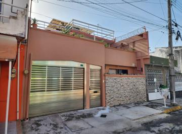 Casa · 368m² · 3 Recámaras · 1 Estacionamiento · Reforma, Casa en Venta de 3 Niveles, 3 Recámaras, Sala de Tv, Terraza a Unos Pasos del Estadio