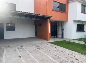 Casa · 428m² · 3 Recámaras · 4 Estacionamientos · Casa en Renta/venta Dentro de Privada en Juriquilla