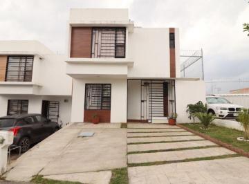 Casa de 4 habitaciones, Morelia · Casa en Venta en Morelia, Fraccionamiento Villas del Sur II