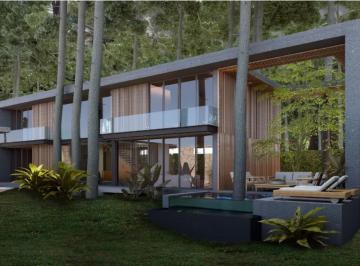 Casa · 470m² · 3 Recámaras · 2 Estacionamientos · Avándaro, Casa con Jardín Privado, Propiedad Fraccional