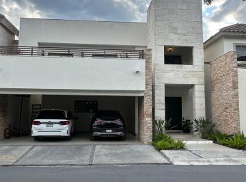 Casa · 445m² · 3 Recámaras · 3 Estacionamientos · Venta Residencia El Uro Priv. Calandria