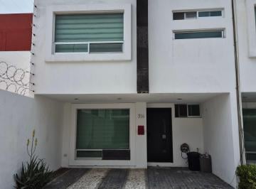 FRENTE · Casa en Renta en Camino Real (Cerca de Imex y Umad)
