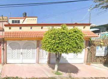 Casa de 5 habitaciones, Ecatepec de Morelos · Casa en Valle de Aragón, Ecatepec. ¡Súper Precio!