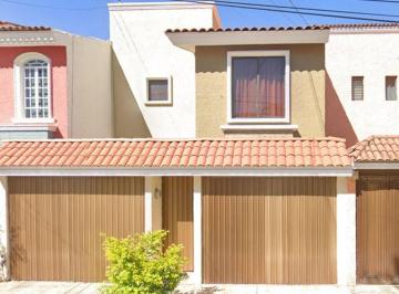 Casa de 5 habitaciones, Guadalajara · Casa en Guadalajara, Jalisco. ¡Súper Precio!
