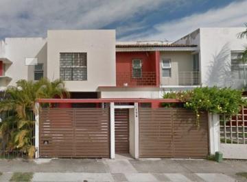 Casa de 5 habitaciones, Puerto Vallarta · Casa en Fluvial Vallarta, Jalisco. ¡Súper Precio!