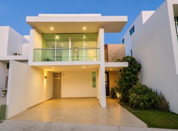 Casa · 246m² · 3 Recámaras · 2 Estacionamientos · Casa en Venta en Fracc Altabrisa