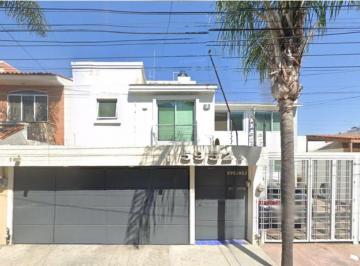 Casa de 4 habitaciones, Zapopan · Casa en Zapopan, Jalisco. ¡Súper Precio!