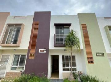 Casa en condominio · 98m² · 3 Recámaras · 2 Estacionamientos · Casa en Venta en Campo Real, Zapopan, Jal.
