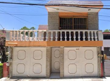 Casa de 4 habitaciones, Tlalnepantla de Baz · Casa en Valle Dorado, Tlalnepantla. ¡Súper Precio!