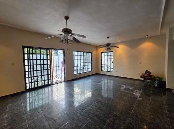 Casa · 266m² · 4 Recámaras · 2 Estacionamientos · Casa en Venta Cumbres 3 Sec Una Planta con Cuarto de Servicio