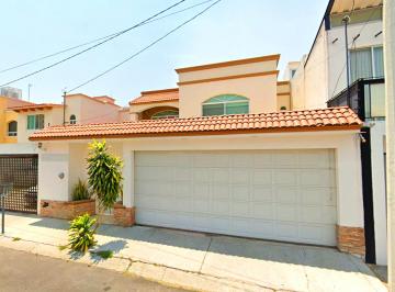 Casa de 3 habitaciones, Querétaro · Casa de 277 m² con 3 Recámaras en Venta en Colinas del Cimatario