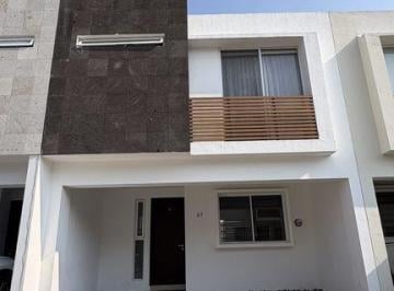 Casa en condominio · 136m² · 3 Recámaras · 2 Estacionamientos · Casa en Renta en Zona Real a 2 Minutos de Real Center.